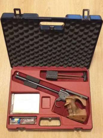 Se vende pistola Libre cal. 22 electrónica Morini CM84E cal.22 + maletin y complementos seminueva
Cacha 01