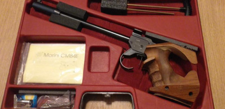 Se vende pistola Libre cal. 22 electrónica Morini CM84E cal.22 + maletin y complementos seminueva
Cacha 00