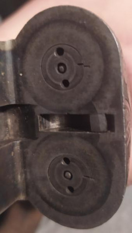 Se vende escopeta paralela del   calibre 12/70 extractora  con válvulas de gases y platina entera. 

Tiene 30