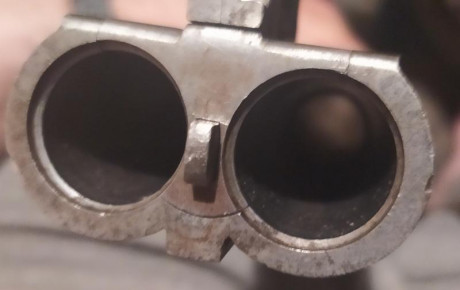Se vende escopeta paralela del   calibre 12/70 extractora  con válvulas de gases y platina entera. 

Tiene 01