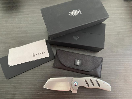 Buenas, pongo a la venta està Kizer Shepdog flipper en acero S35VN y cachas en titanio. Usada únicamente 02