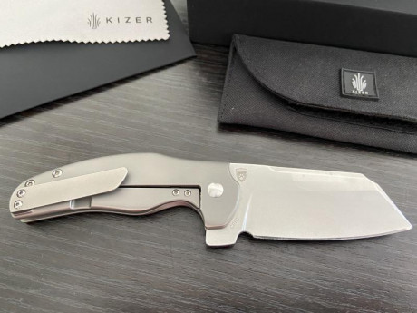 Buenas, pongo a la venta està Kizer Shepdog flipper en acero S35VN y cachas en titanio. Usada únicamente 12