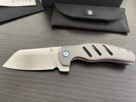 Buenas, pongo a la venta està Kizer Shepdog flipper en acero S35VN y cachas en titanio. Usada únicamente 10