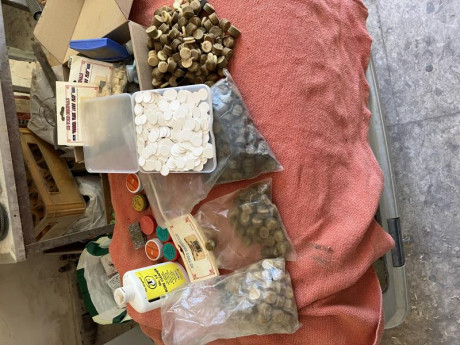 Buenas, vendo escopeta Gallyon de Investarm, muy buen estado y demás arreos para su uso, muchos kilos 01