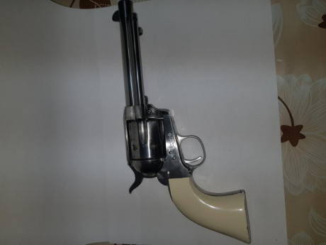   Se vende revolver CATELMAM UBERTI 5,1/2" de cañon 14 cm calibre 44/40 acero inox se regala funda 02
