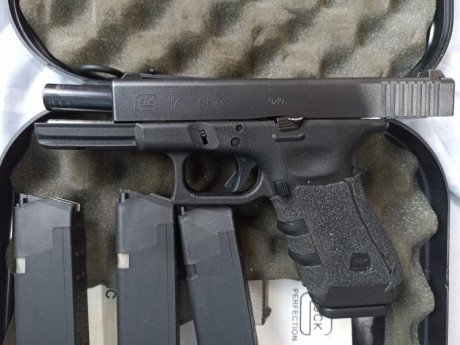 Se vende Glock 17 de 3° generación, tendrá unos 4.000 disparos como mucho, calibre 9 parabellum, con extensor 00