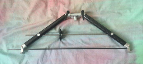 Bipode para rifle fabricado en carbono y aluminio muy robusto, sujeción al rifle para carril UIT, peso 02