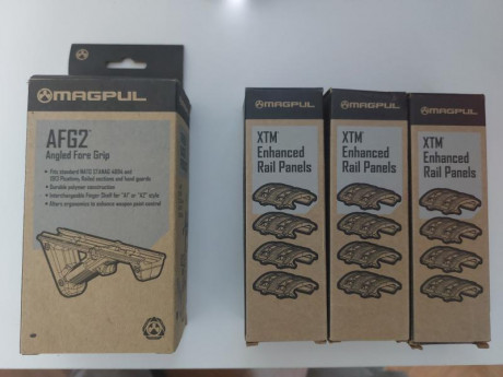 GRIP EN ÁNGULO MAGPUL AFG2 Y PANELES PARA RAÍL MAGPUL XTM.

Nuevos, de color negro, en su caja original. 00