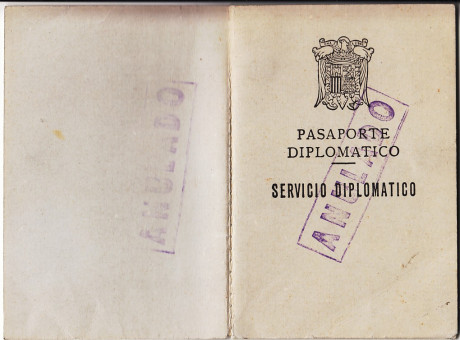  EN RECUERDO Y HOMENAJE A LOS QUE YA NO ESTÁN. 

Si pones en  GOOGLE    PASAPORTES EN LA MEMORIA   da 120