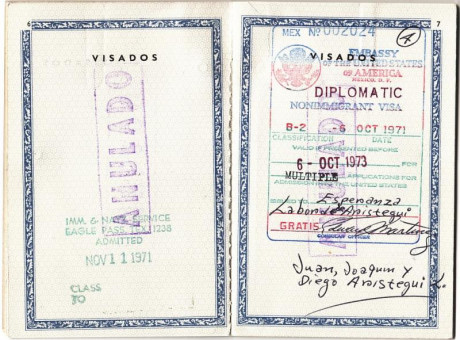  EN RECUERDO Y HOMENAJE A LOS QUE YA NO ESTÁN. 

Si pones en  GOOGLE    PASAPORTES EN LA MEMORIA   da 131