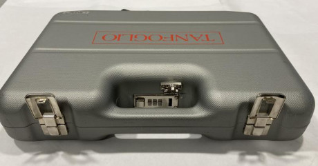 Hola

Dispongo de varios estuches de armas que quiero vender.
Pongo fotos de los que tengo de más calidad. 02