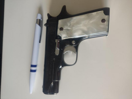 Vendo pistola STAR D 9mm/380 (9 corto) de tamaño reducido, cachas muy bonitas, muy cuidada, 190€, para 01
