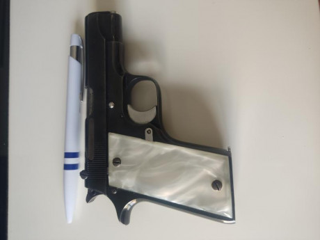 Vendo pistola STAR D 9mm/380 (9 corto) de tamaño reducido, cachas muy bonitas, muy cuidada, 190€, para 00