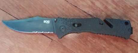 Vendo esta estupenda navaja, fabricada en EEUU y ya descatalogada.
Acero AUS8, dureza de la hoja HRC 57-58, 00