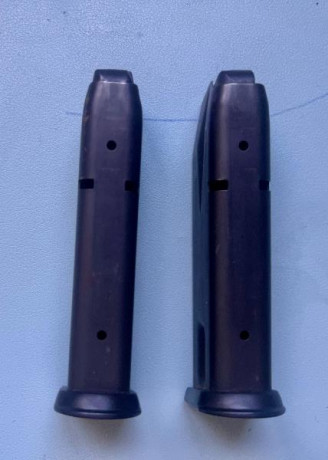Vendo dos cargadores originales (13 cartuchos) para la P-228. 15 euros cada uno, 25 la pareja IMG_9462D.JPG 01