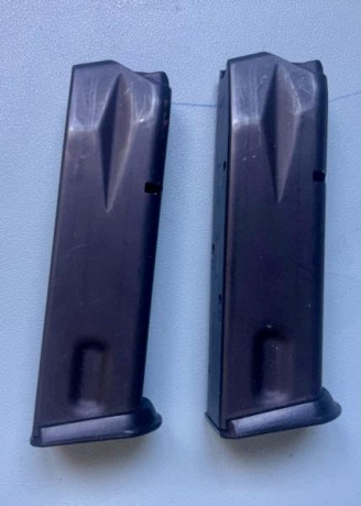 Vendo dos cargadores originales (13 cartuchos) para la P-228. 15 euros cada uno, 25 la pareja IMG_9462D.JPG 00
