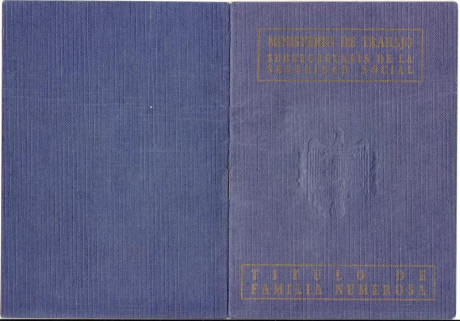  EN RECUERDO Y HOMENAJE A LOS QUE YA NO ESTÁN. 

Si pones en  GOOGLE    PASAPORTES EN LA MEMORIA   da 140