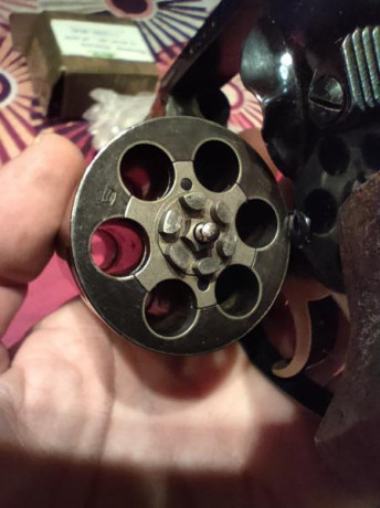 revolver Manhurin Macht calibre 32, lleva 2 canchas talla M,se puede probar en Cuanto Blanco,se encuentra 01