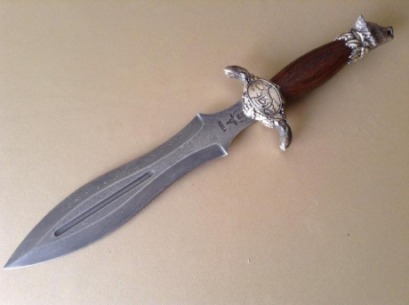 Por cese de colección, se pone en venta este cuchillo Muela Lupus.  Edición limitada de lujo (100 unidades). 111