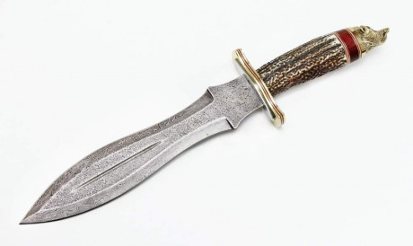 Por cese de colección, se pone en venta este cuchillo Muela Lupus.  Edición limitada de lujo (100 unidades). 110