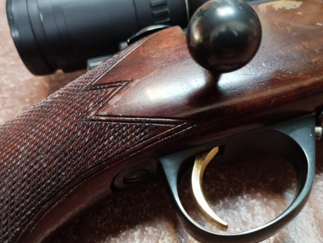 Vendo un rifle Sako L61R en el calibre 300 H&H. Customizado por maestro armero.

Precio 1.300 eu  12
