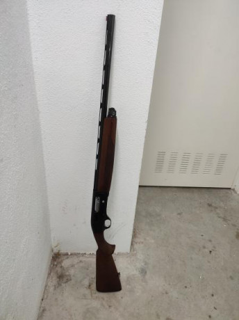 Semiautomática calibre 12, muy poco uso y bien cuidada. Apenas la e usado porque cazo con rifle. Tengo 12