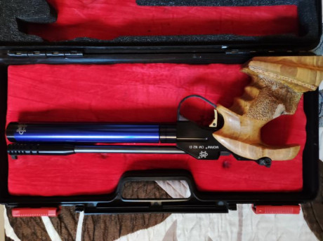 Se vende pistola de competicion Morini 162EI electronica en muy buen estado con dos botellas,una hasta 02