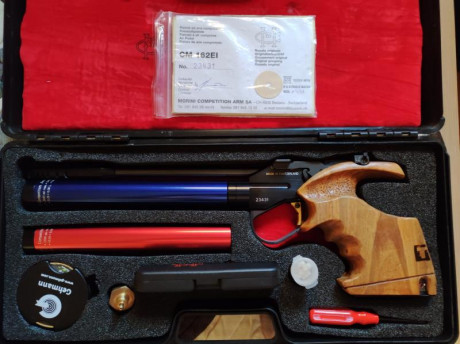 Se vende pistola de competicion Morini 162EI electronica en muy buen estado con dos botellas,una hasta 01