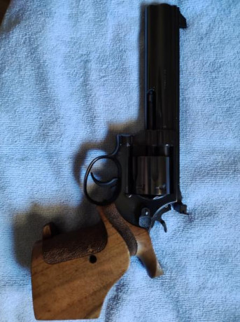 Se vende revolver Erma del 32 es muy preciso y esta en muy buen estado. Se encuentra en Cadiz. 450€ 00