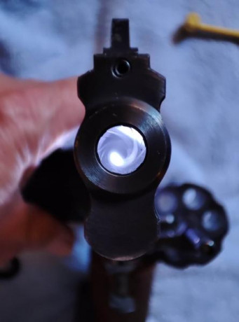 Se vende magnifico revolver Erma del 32 es muy preciso y esta en muy buen estado. Se encuentra en Cadiz. 00