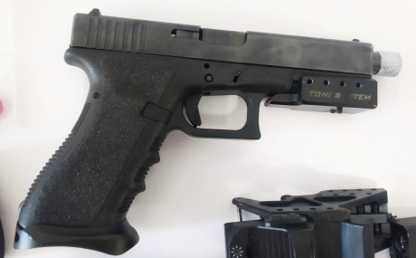 Retirada de la venta.
 Glock Gen.3, con 4 cargadores y 4 tapas + 2 y otras 4 tapas + 3.
Con dos cañones, 02