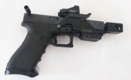 Retirada de la venta.
 Glock Gen.3, con 4 cargadores y 4 tapas + 2 y otras 4 tapas + 3.
Con dos cañones, 01