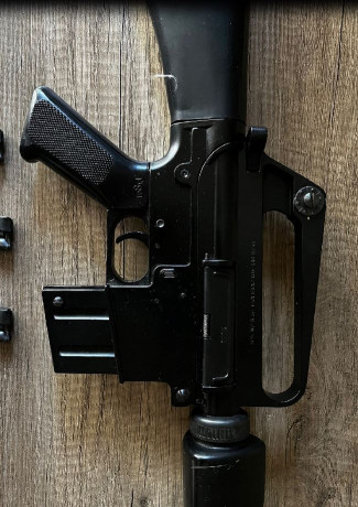 Buenos disa a todos. Vendo una carabina en calibre 22, Marca Adler, replica M16 con 3 cargadores. Muy 00
