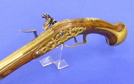 Voy a colocar unas fotos de un arma larga alemana de llave de mecha del siglo XVI. 12