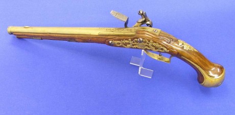 Voy a colocar unas fotos de un arma larga alemana de llave de mecha del siglo XVI. 11