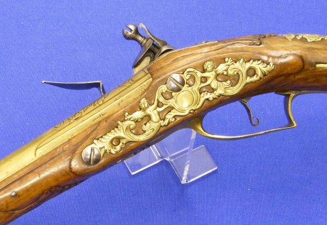 Voy a colocar unas fotos de un arma larga alemana de llave de mecha del siglo XVI. 22