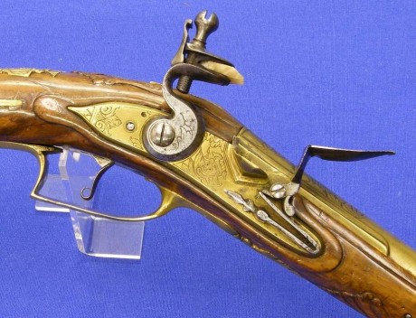 Voy a colocar unas fotos de un arma larga alemana de llave de mecha del siglo XVI. 30