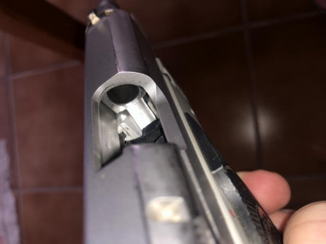 Vendo esta pistola sw, cal 9 mm/pb, con dos cargadores, regalo funda del arna y porta cargador. Tiene 12