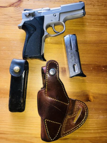 Vendo esta pistola sw, cal 9 mm/pb, con dos cargadores, regalo funda del arna y porta cargador. Tiene 32