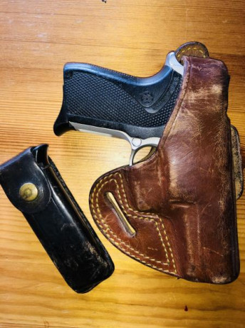 Vendo esta pistola sw, cal 9 mm/pb, con dos cargadores, regalo funda del arna y porta cargador. Tiene 31