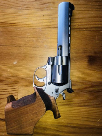 Vendo esta pistola sw, cal 9 mm/pb, con dos cargadores, regalo funda del arna y porta cargador. Tiene 22