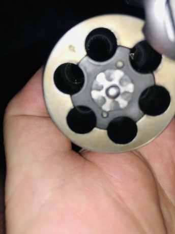 Vendo esta pistola sw, cal 9 mm/pb, con dos cargadores, regalo funda del arna y porta cargador. Tiene 21