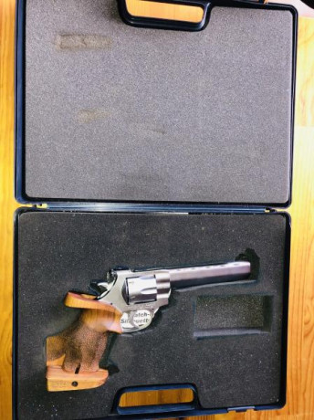 Vendo esta pistola sw, cal 9 mm/pb, con dos cargadores, regalo funda del arna y porta cargador. Tiene 20