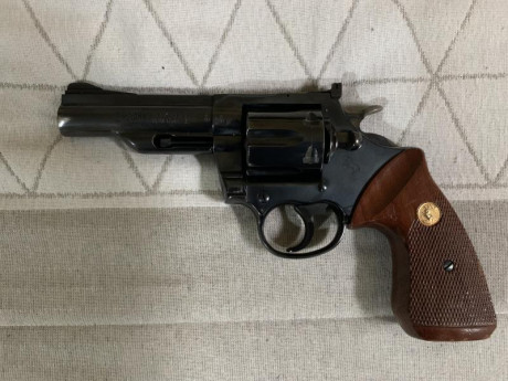 Colt trooper 357 guiado en A, impecable, se encuentra en madrid
350 euros más gastos de envío si los hubiera.
Saludos 01
