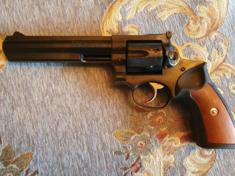 Vendo revólver RUGER GP-100 impecable. Cal 357 mg - 38 sp.
Incluye caja e instrucciones originales, funda 02