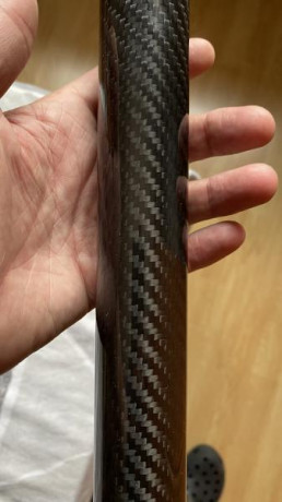 Se vende tubo de fibra de carbono sin estrenar.Con diámetro interior 34 y exterior 36. Longitud 50 cm. 00