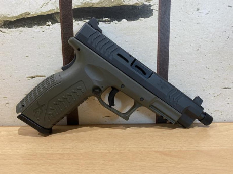 Se vende HS Produkt XDM-9 5,3″ (Springfield Armory). Capacidad de los cargadores de 19 cartuchos. Cañón 00
