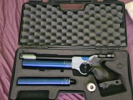 Se vende hammerli ap40 con cacha talla M zurdo en perfecto estado de funcionamiento y con 2 botellas, 02