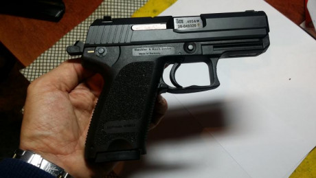 VENDIDA.Hola, vendo HK  USP COMPACT , calibre 40 SW.  Dos o o tres cajas disparadas.PRECIO 400 € .Guiada 01