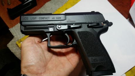 VENDIDA.Hola, vendo HK  USP COMPACT , calibre 40 SW.  Dos o o tres cajas disparadas.PRECIO 400 € .Guiada 00